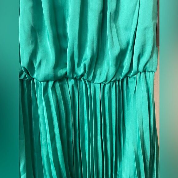 NWT- Vince Camuto 2 Dress Satin Green Pleated Halter Sleeveless $138 Blouson - Picture 5 of 14